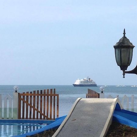 Agm Beachfront Resort Donsol Exteriér fotografie